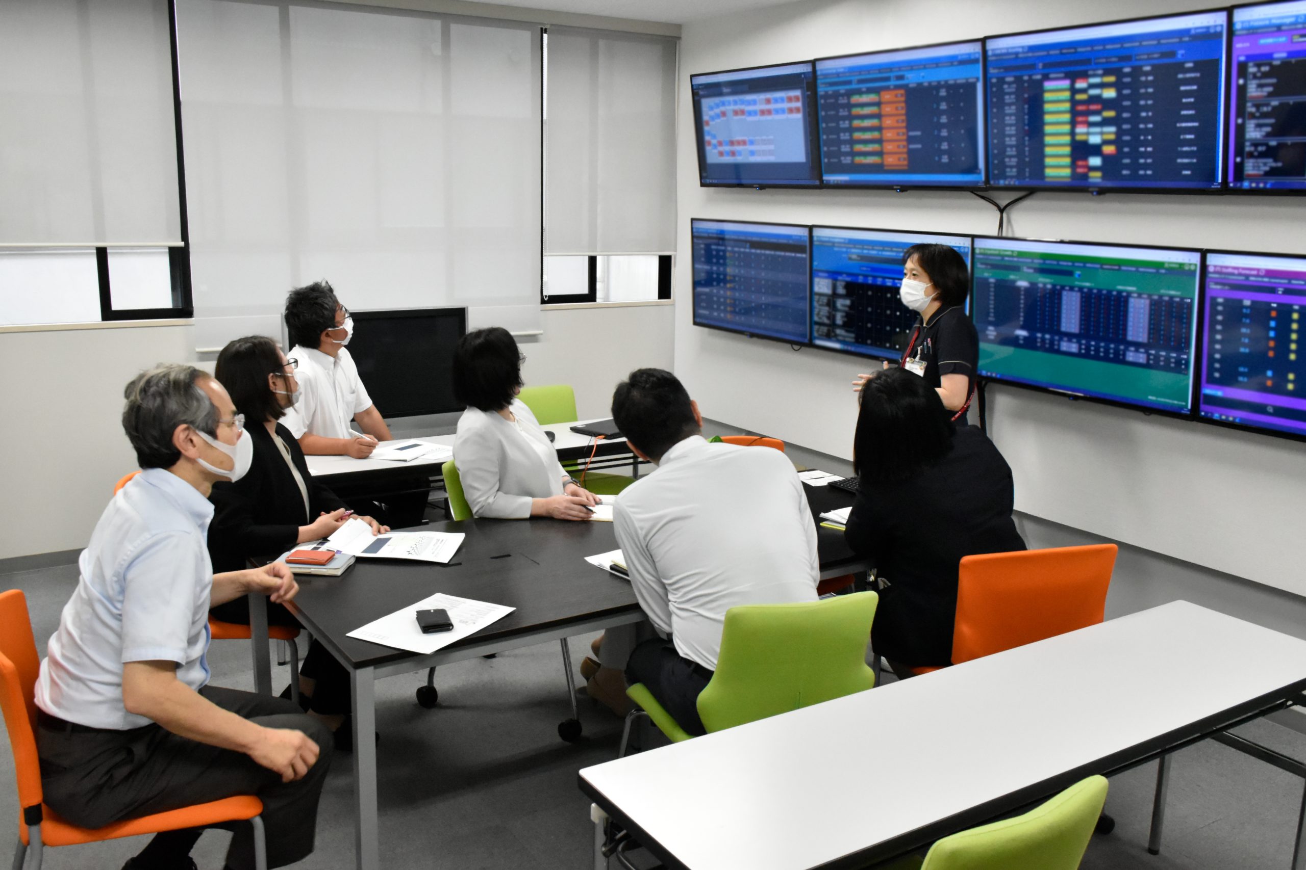 横浜市立大学付属病院様と横浜市立大学付属市民総合医療センター様がコマンドセンターを見学されました